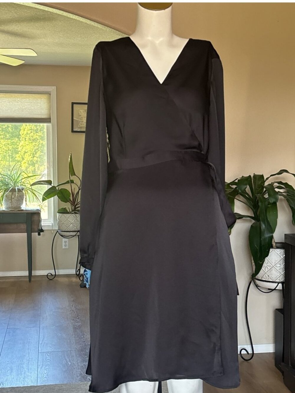 NWT Amour Vert Black Satin V-Neck Wrap Dress Long Sleeve Size M Medium MSRP $128
